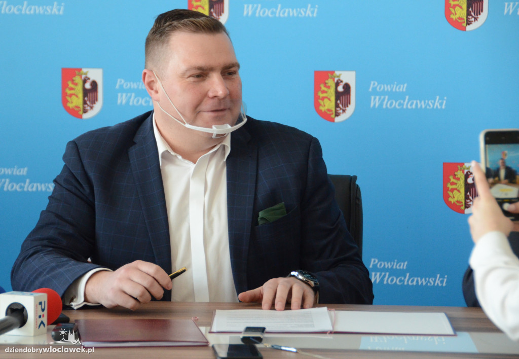 Kolejna droga do przebudowy! Starosta podpisał umowę