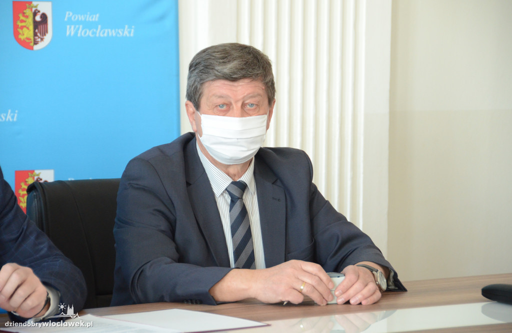 Kolejna droga do przebudowy! Starosta podpisał umowę