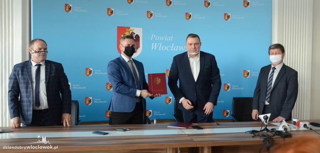 Kolejna droga do przebudowy! Starosta podpisał umowę