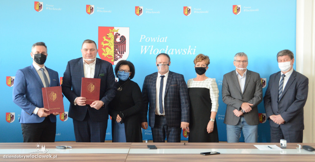 Kolejna droga do przebudowy! Starosta podpisał umowę