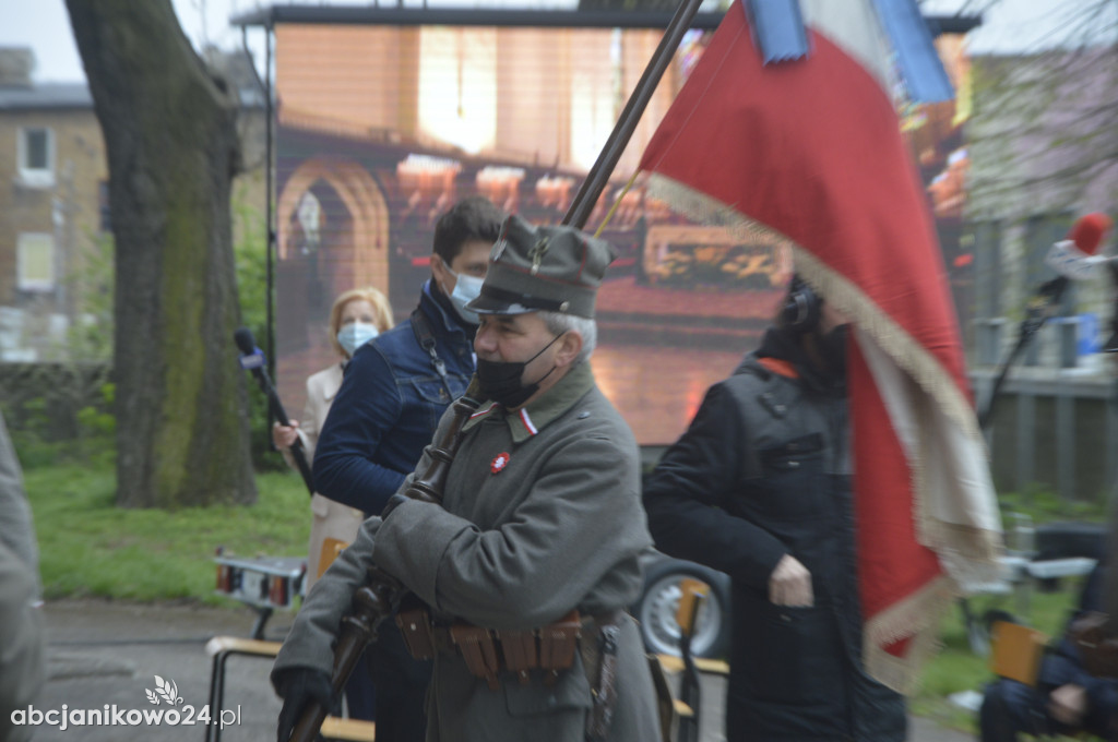 Inowrocław: wotum za niepodległość. Jubileuszowe drzwi poświęcone [ZDJĘCIA]