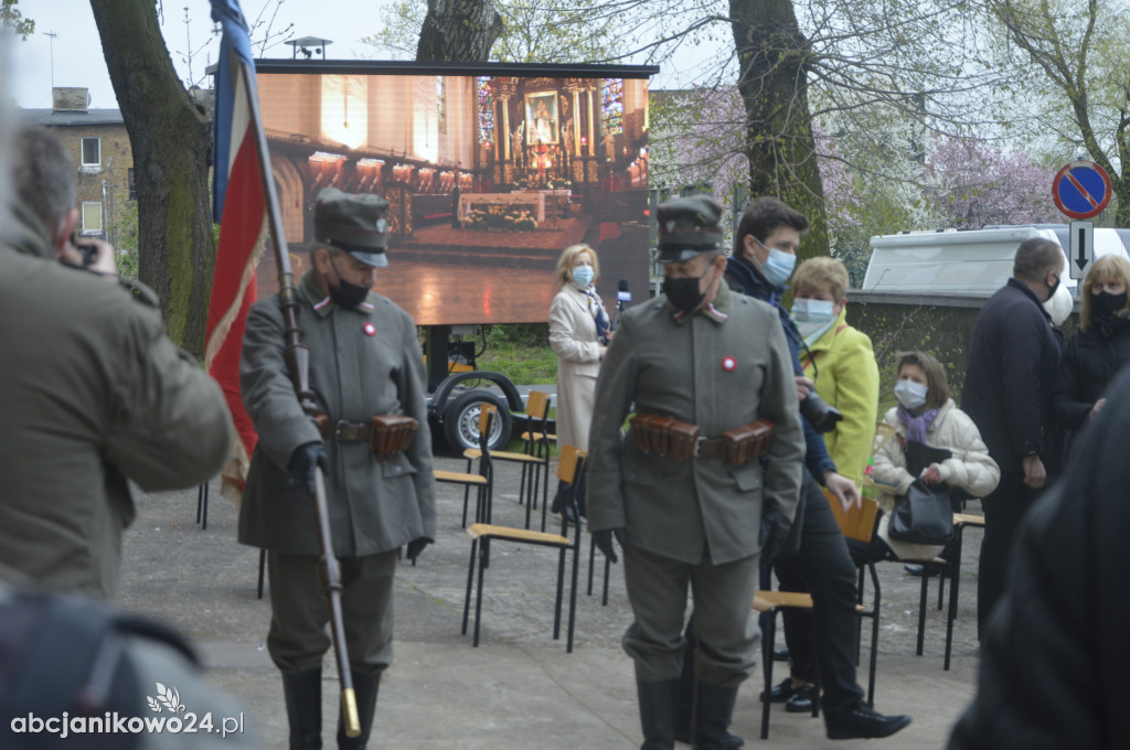 Inowrocław: wotum za niepodległość. Jubileuszowe drzwi poświęcone [ZDJĘCIA]