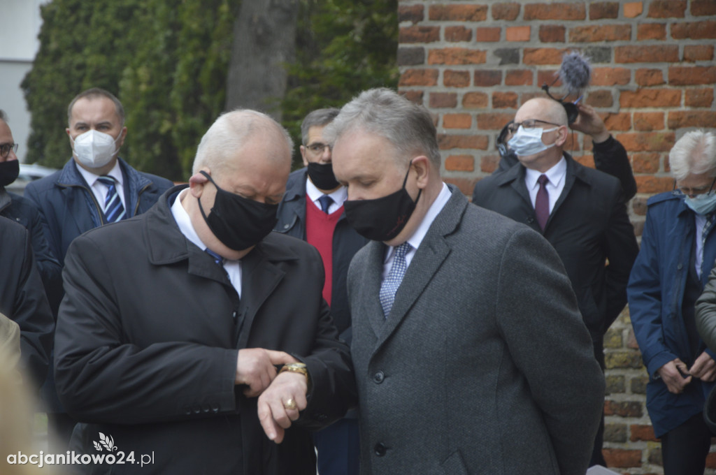 Inowrocław: wotum za niepodległość. Jubileuszowe drzwi poświęcone [ZDJĘCIA]