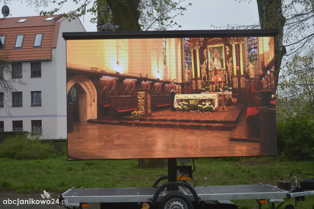 Inowrocław: wotum za niepodległość. Jubileuszowe drzwi poświęcone [ZDJĘCIA]