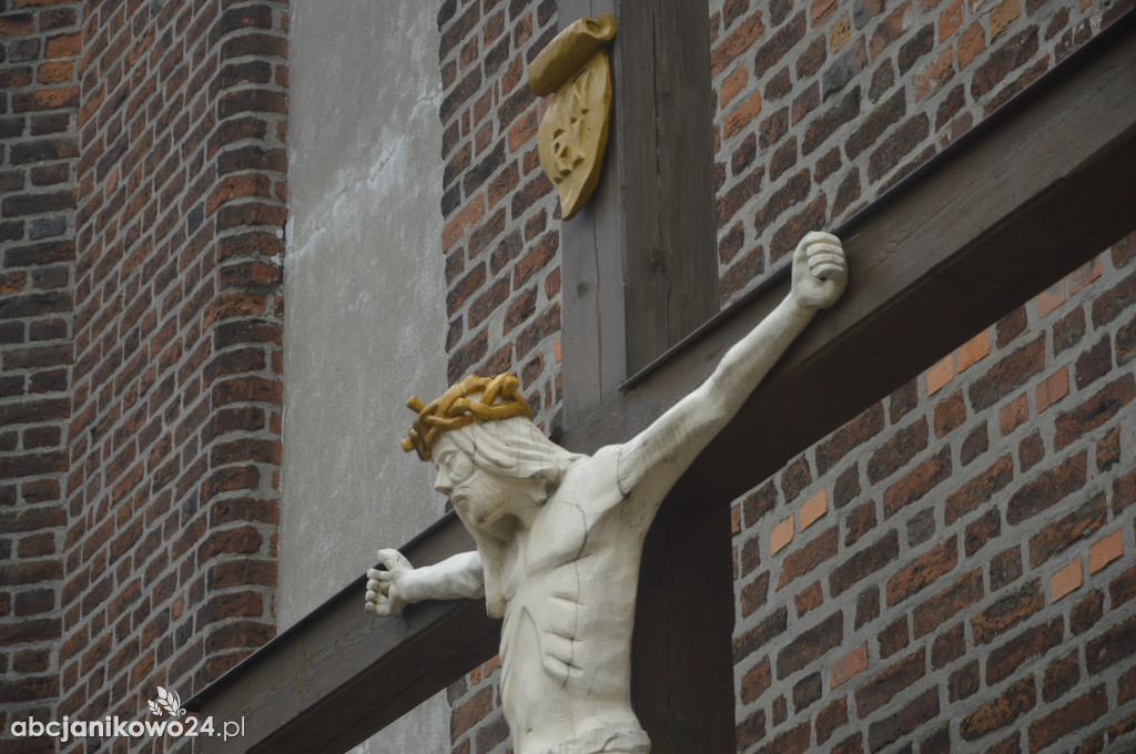 Inowrocław: wotum za niepodległość. Jubileuszowe drzwi poświęcone [ZDJĘCIA]