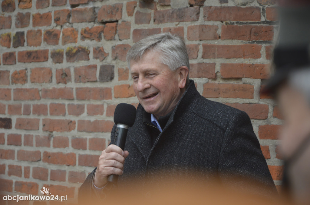 Inowrocław: wotum za niepodległość. Jubileuszowe drzwi poświęcone [ZDJĘCIA]