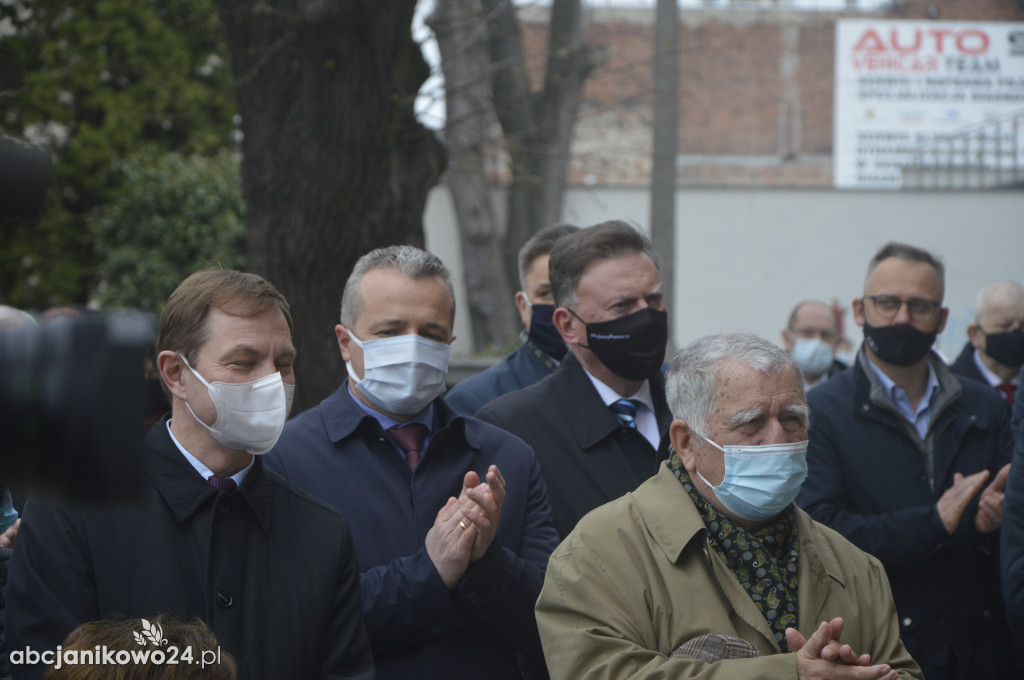 Inowrocław: wotum za niepodległość. Jubileuszowe drzwi poświęcone [ZDJĘCIA]