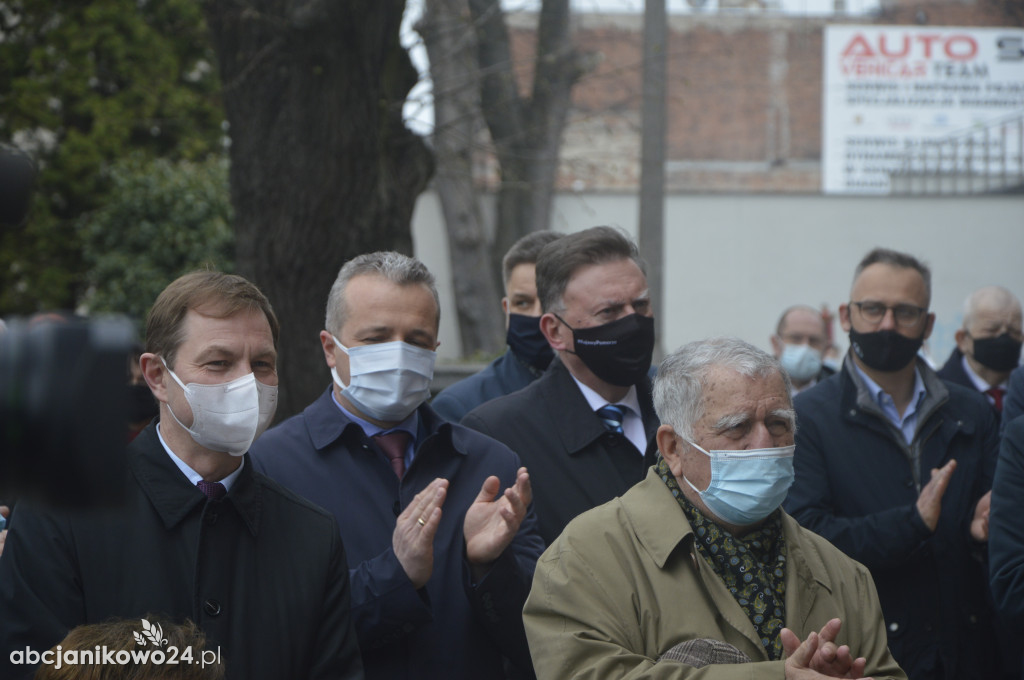 Inowrocław: wotum za niepodległość. Jubileuszowe drzwi poświęcone [ZDJĘCIA]