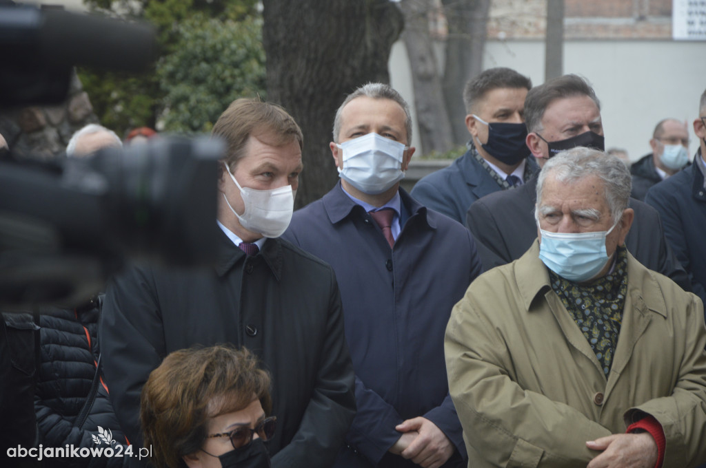 Inowrocław: wotum za niepodległość. Jubileuszowe drzwi poświęcone [ZDJĘCIA]