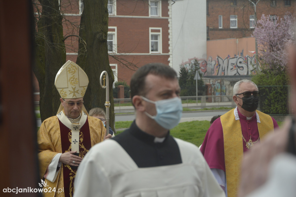Inowrocław: wotum za niepodległość. Jubileuszowe drzwi poświęcone [ZDJĘCIA]