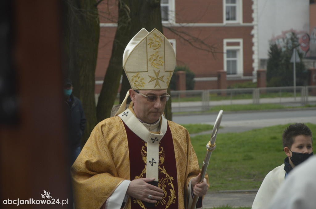 Inowrocław: wotum za niepodległość. Jubileuszowe drzwi poświęcone [ZDJĘCIA]