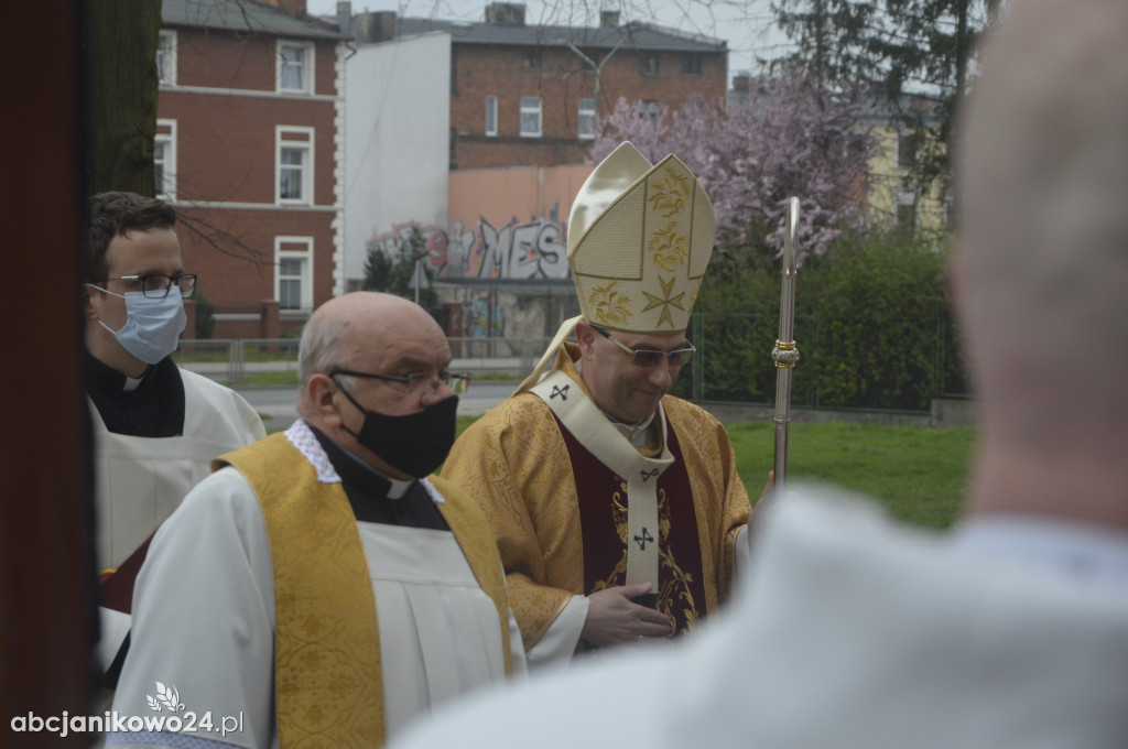 Inowrocław: wotum za niepodległość. Jubileuszowe drzwi poświęcone [ZDJĘCIA]
