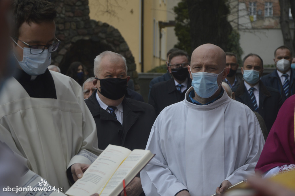 Inowrocław: wotum za niepodległość. Jubileuszowe drzwi poświęcone [ZDJĘCIA]