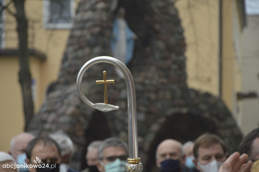Inowrocław: wotum za niepodległość. Jubileuszowe drzwi poświęcone [ZDJĘCIA]