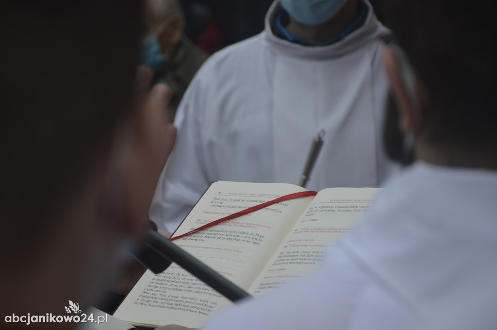 Inowrocław: wotum za niepodległość. Jubileuszowe drzwi poświęcone [ZDJĘCIA]