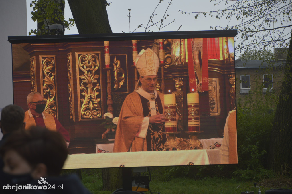 Inowrocław: wotum za niepodległość. Jubileuszowe drzwi poświęcone [ZDJĘCIA]