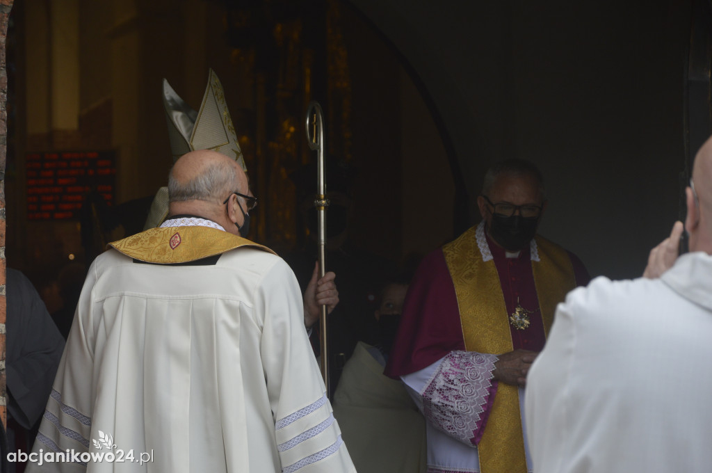 Inowrocław: wotum za niepodległość. Jubileuszowe drzwi poświęcone [ZDJĘCIA]