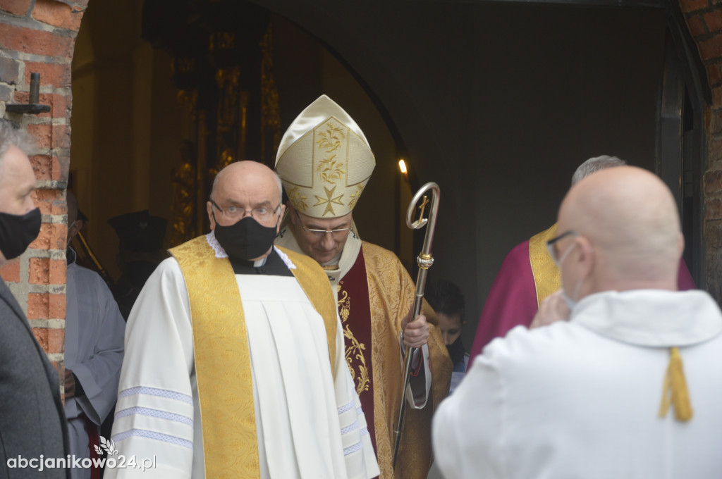 Inowrocław: wotum za niepodległość. Jubileuszowe drzwi poświęcone [ZDJĘCIA]