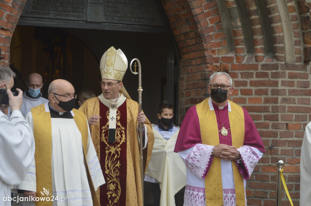 Inowrocław: wotum za niepodległość. Jubileuszowe drzwi poświęcone [ZDJĘCIA]