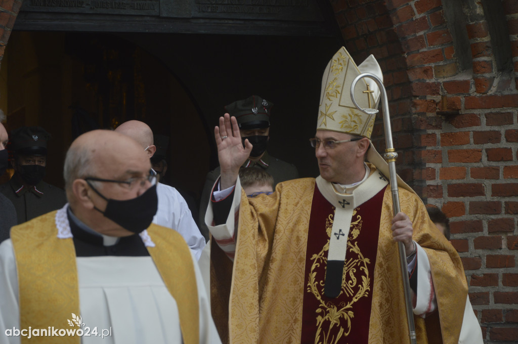 Inowrocław: wotum za niepodległość. Jubileuszowe drzwi poświęcone [ZDJĘCIA]