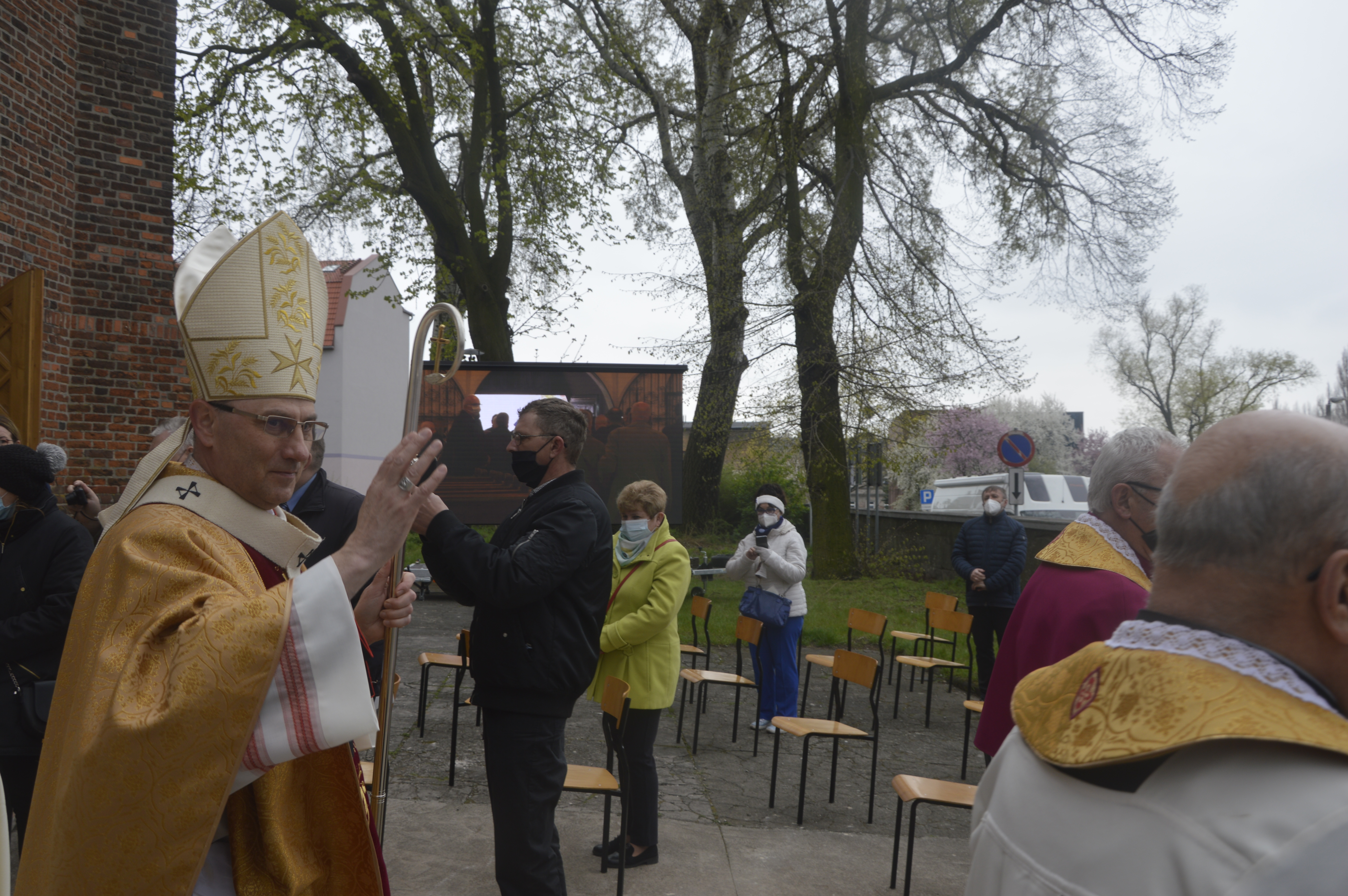 Inowrocław: wotum za niepodległość. Jubileuszowe drzwi poświęcone [ZDJĘCIA]
