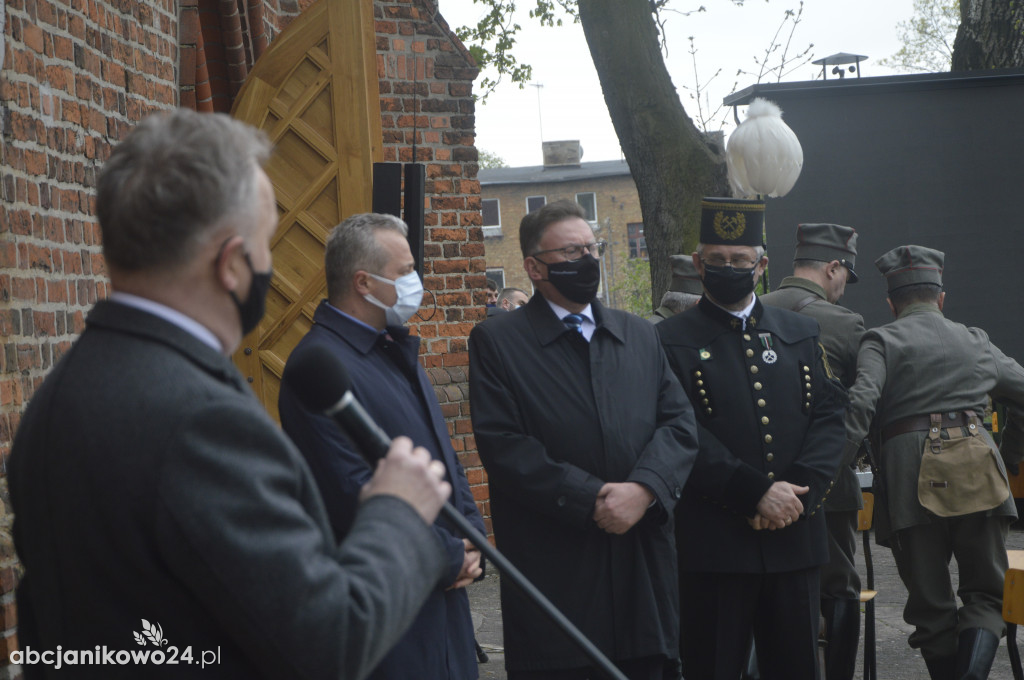 Inowrocław: wotum za niepodległość. Jubileuszowe drzwi poświęcone [ZDJĘCIA]