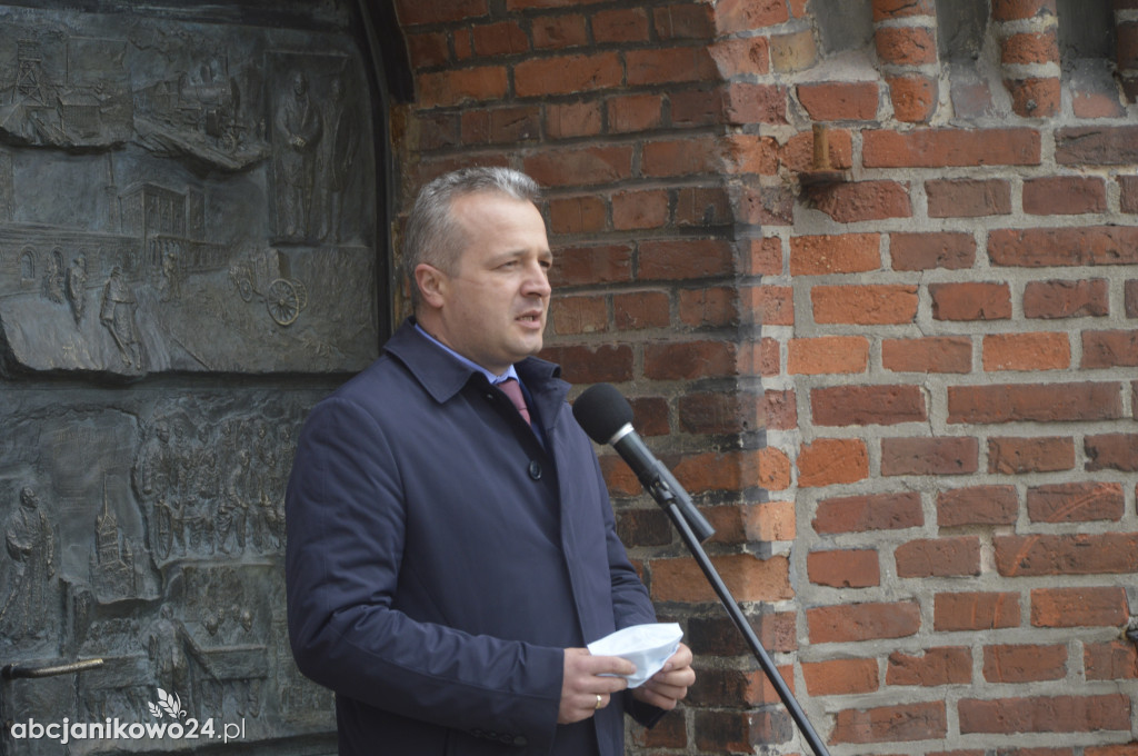 Inowrocław: wotum za niepodległość. Jubileuszowe drzwi poświęcone [ZDJĘCIA]