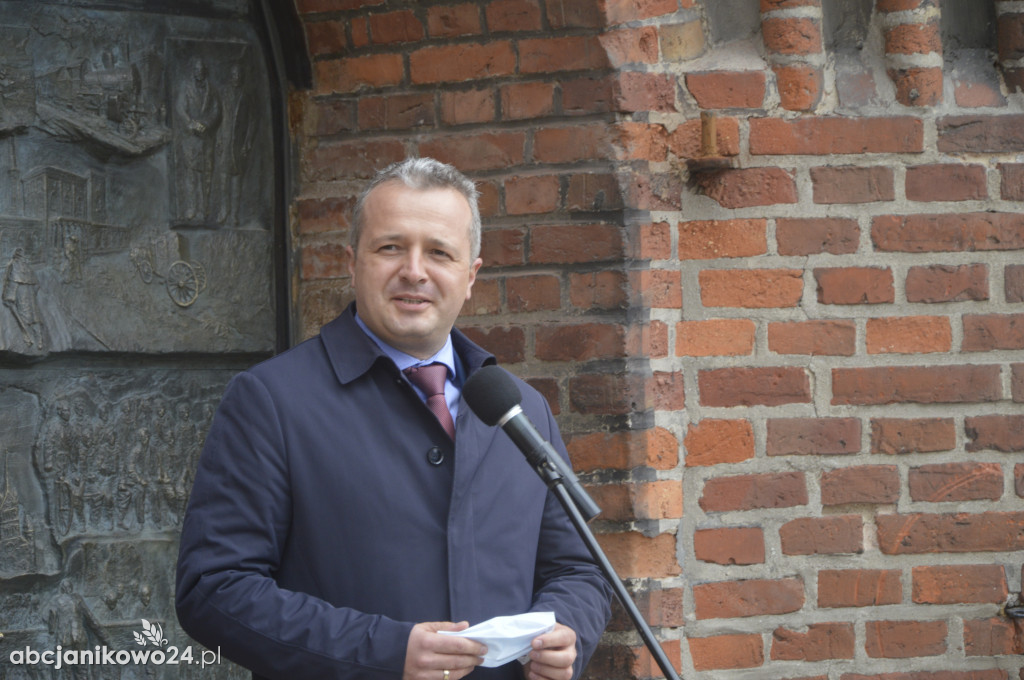 Inowrocław: wotum za niepodległość. Jubileuszowe drzwi poświęcone [ZDJĘCIA]