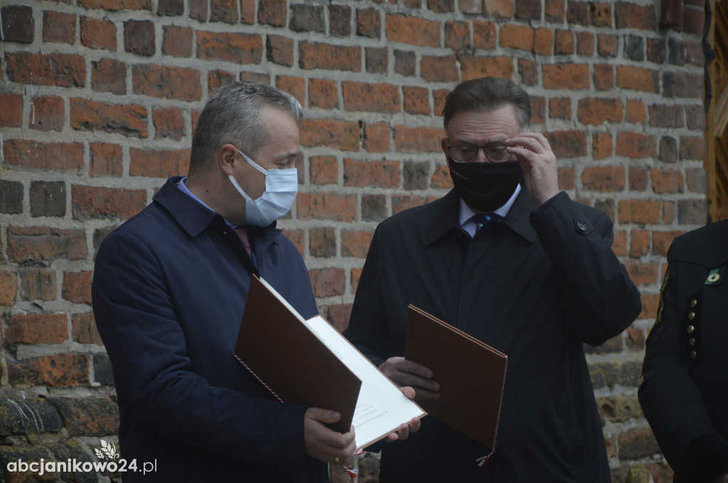 Inowrocław: wotum za niepodległość. Jubileuszowe drzwi poświęcone [ZDJĘCIA]
