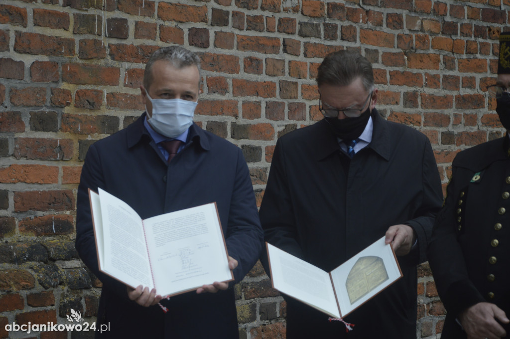 Inowrocław: wotum za niepodległość. Jubileuszowe drzwi poświęcone [ZDJĘCIA]