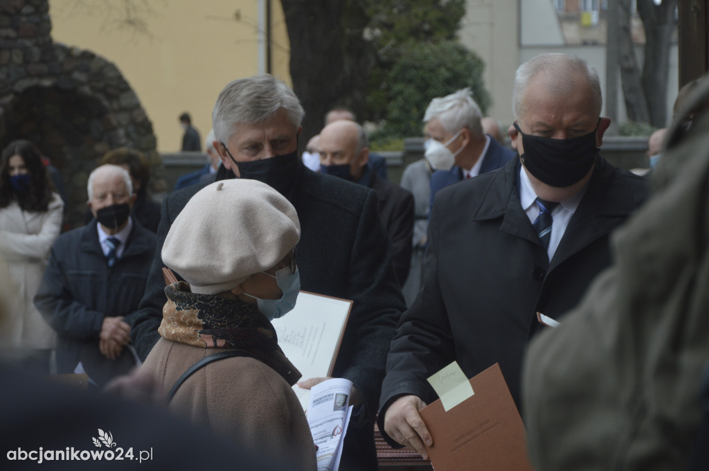 Inowrocław: wotum za niepodległość. Jubileuszowe drzwi poświęcone [ZDJĘCIA]
