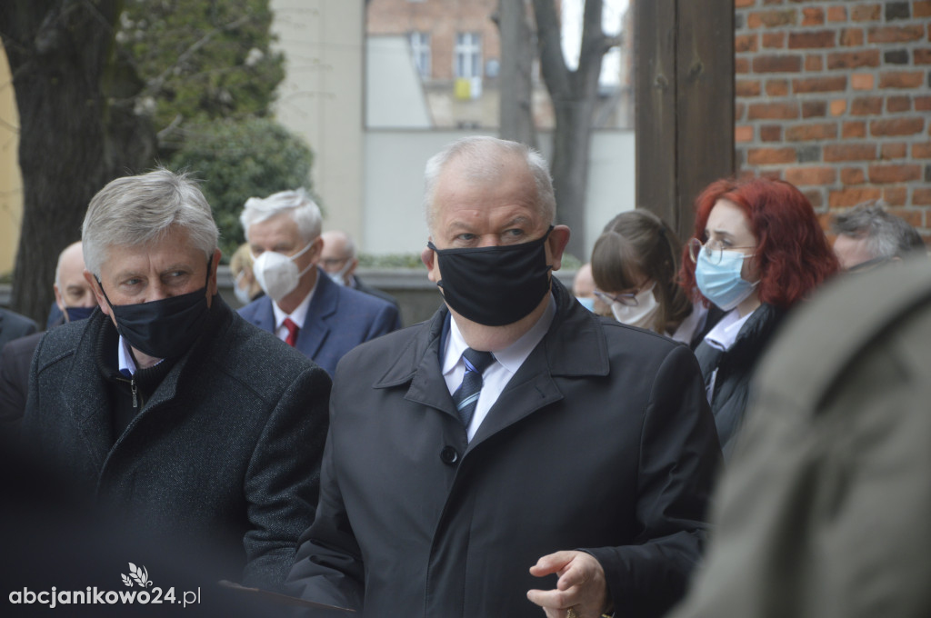 Inowrocław: wotum za niepodległość. Jubileuszowe drzwi poświęcone [ZDJĘCIA]