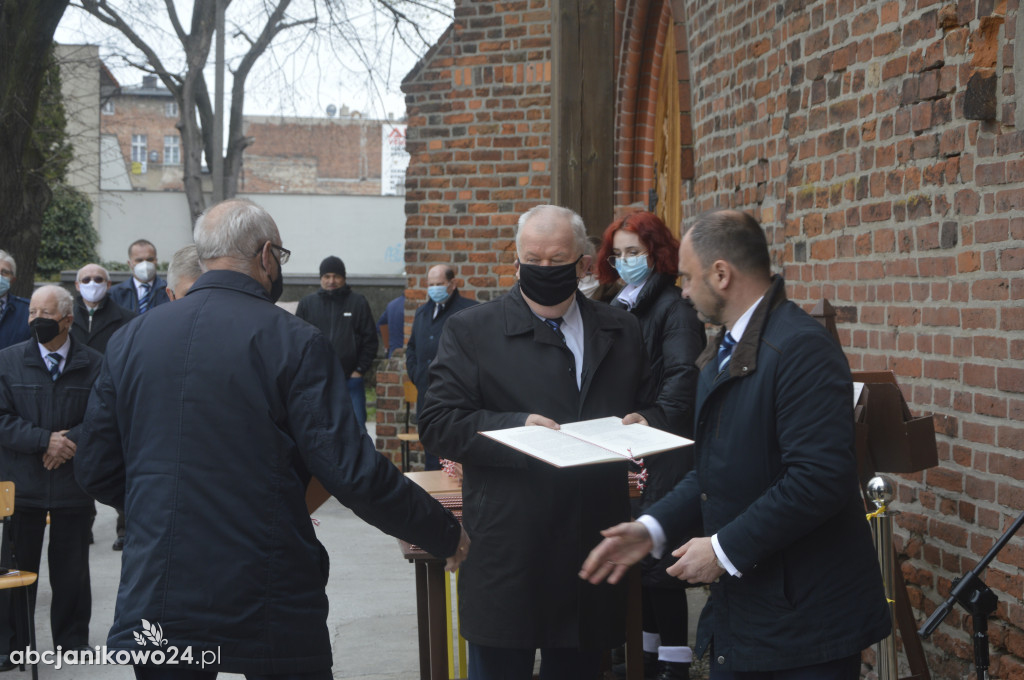 Inowrocław: wotum za niepodległość. Jubileuszowe drzwi poświęcone [ZDJĘCIA]