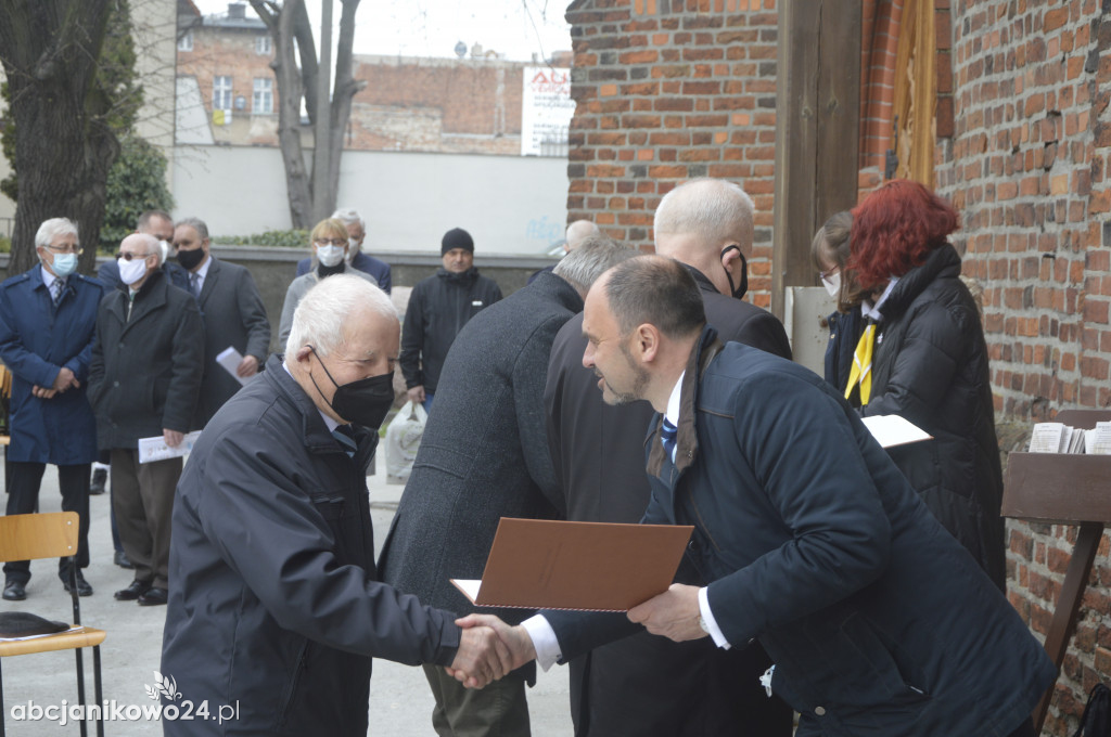 Inowrocław: wotum za niepodległość. Jubileuszowe drzwi poświęcone [ZDJĘCIA]