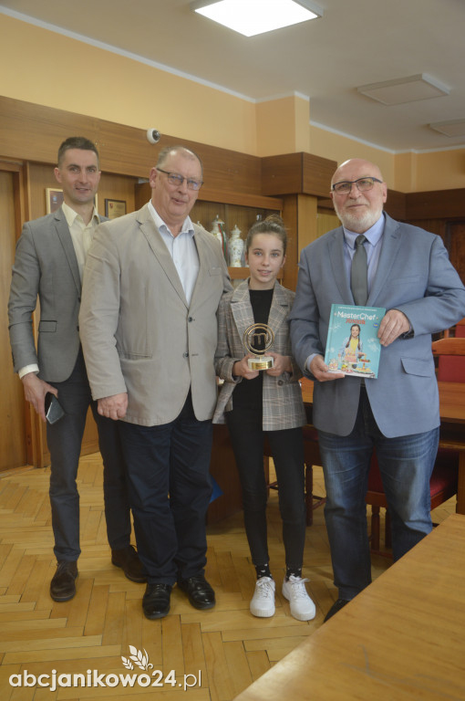 W Urzędzie Miejskim w Janikowie nagrodzili Jagodę Łaganowską