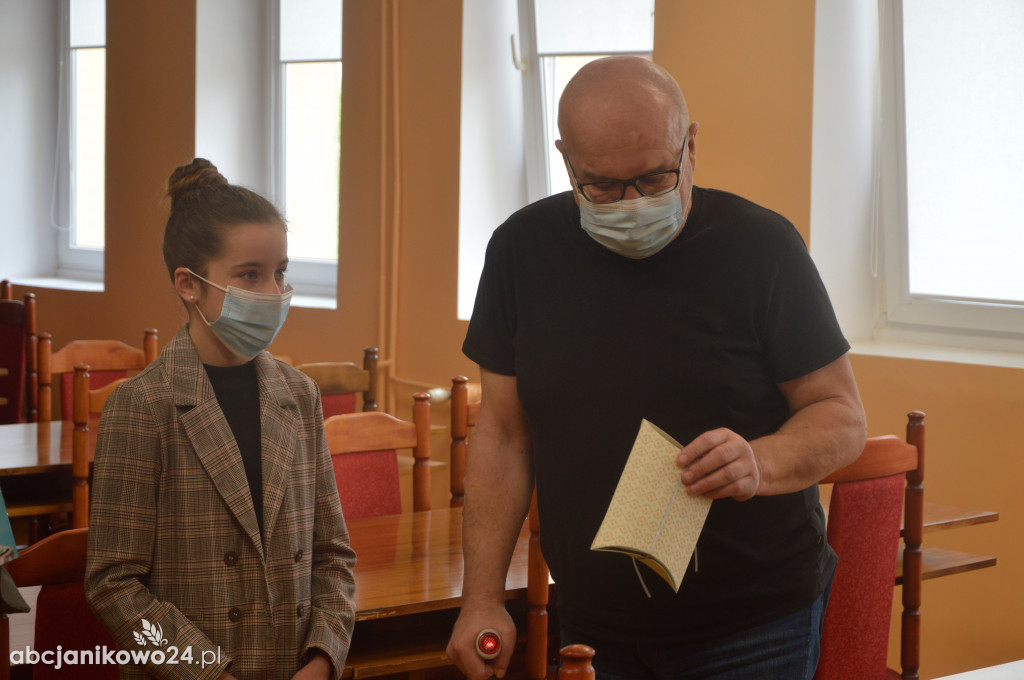 W Urzędzie Miejskim w Janikowie nagrodzili Jagodę Łaganowską