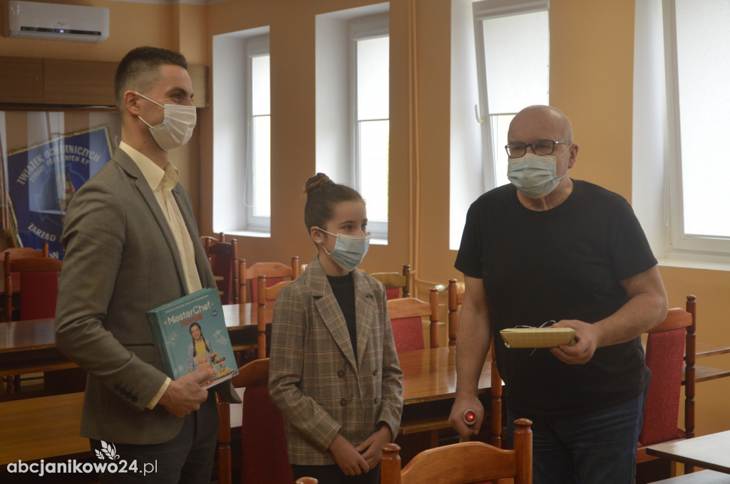 W Urzędzie Miejskim w Janikowie nagrodzili Jagodę Łaganowską