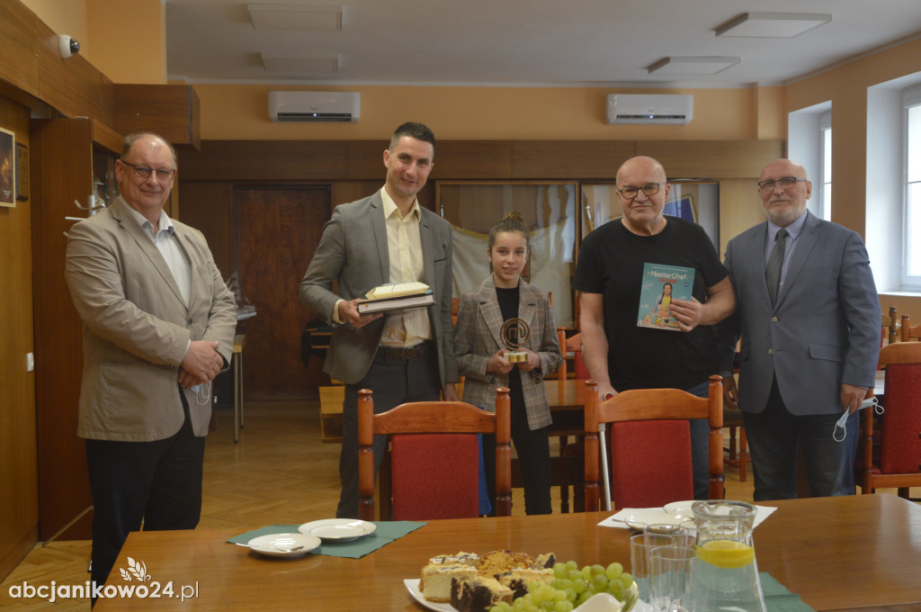 W Urzędzie Miejskim w Janikowie nagrodzili Jagodę Łaganowską