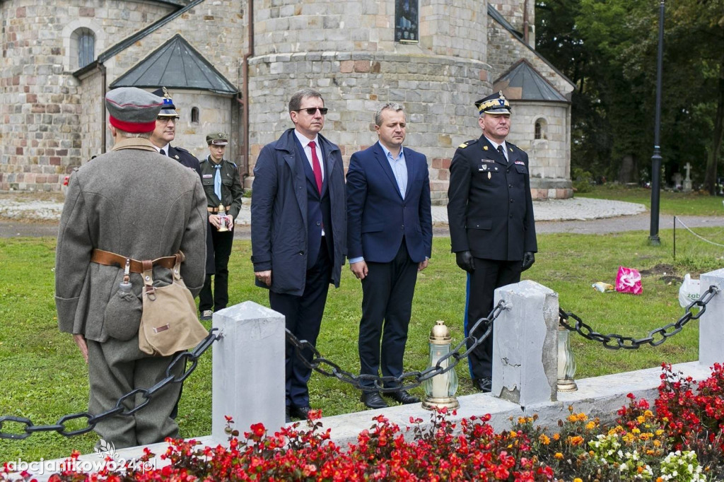 W hołdzie Bohaterom Niepodległej