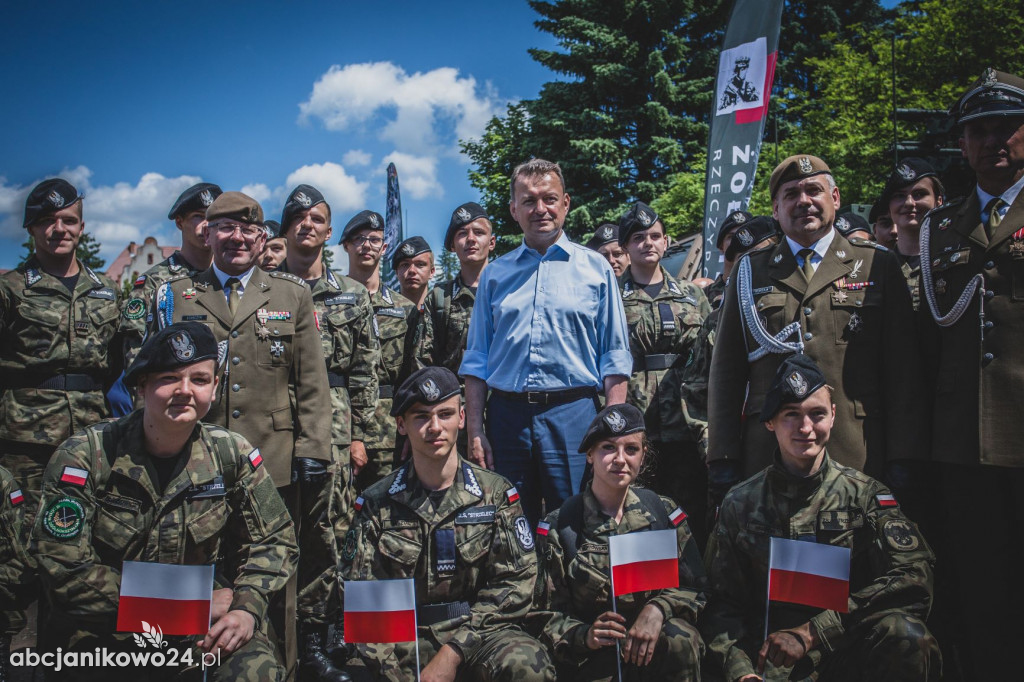 Minister Obrony Narodowej Mariusz Błaszczak na przysiędze kujawsko-pomorskich Terytorialsów
