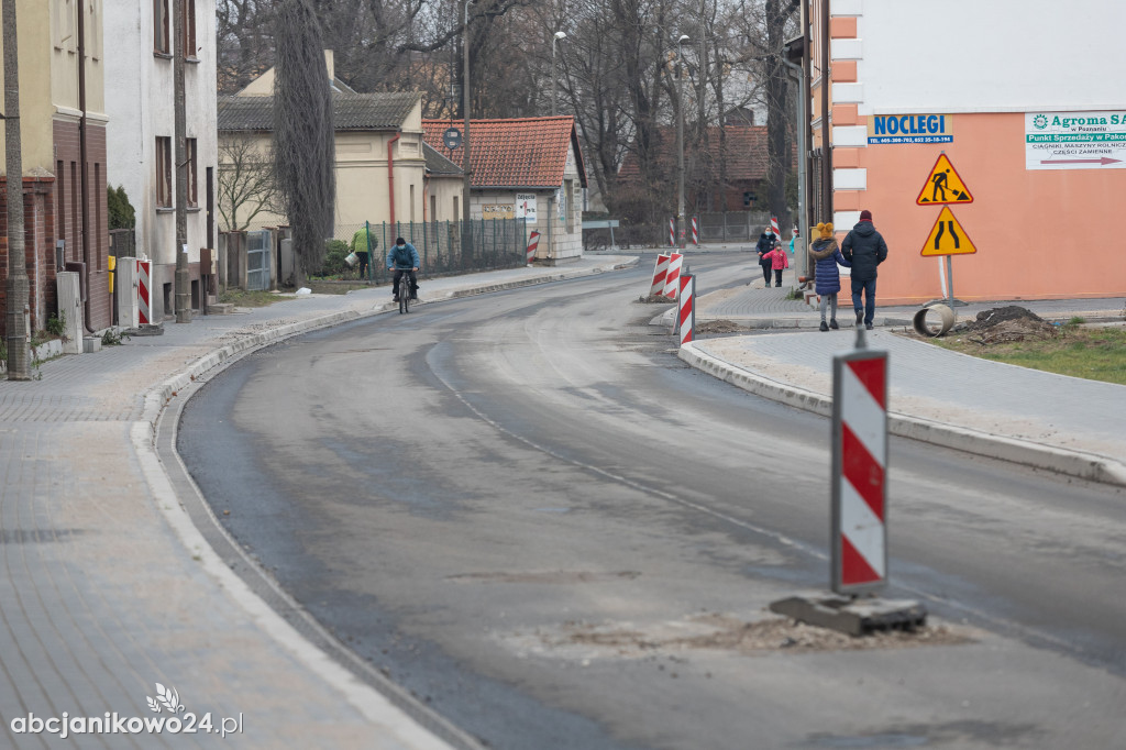 Modernizacja drogi wojewódzkiej nr 255 o długości 2,2 km na odcinku z Pakości do pobliskiego Janikowa
