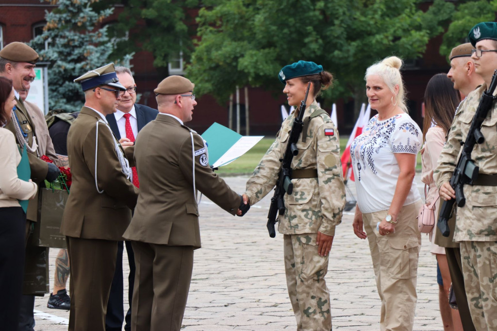 Mundurowi złożyli przysięgę. Wśród nich absolwenci ZS im. Jana Pawła II w Kościelcu