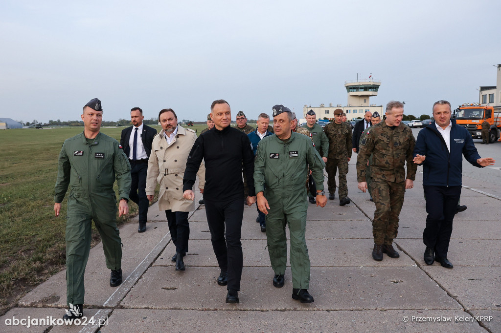 Andrzej Duda na Kujawach. W Latkowie złożył wizytę w 56. Bazie Lotniczej