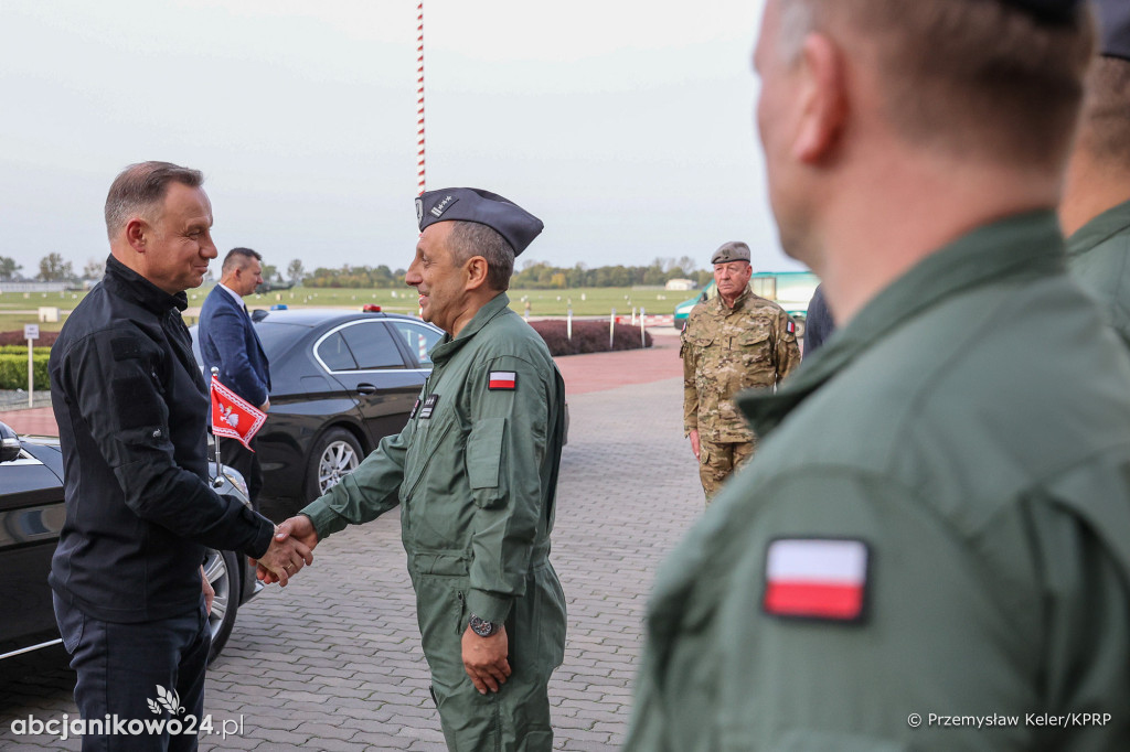 Andrzej Duda na Kujawach. W Latkowie złożył wizytę w 56. Bazie Lotniczej