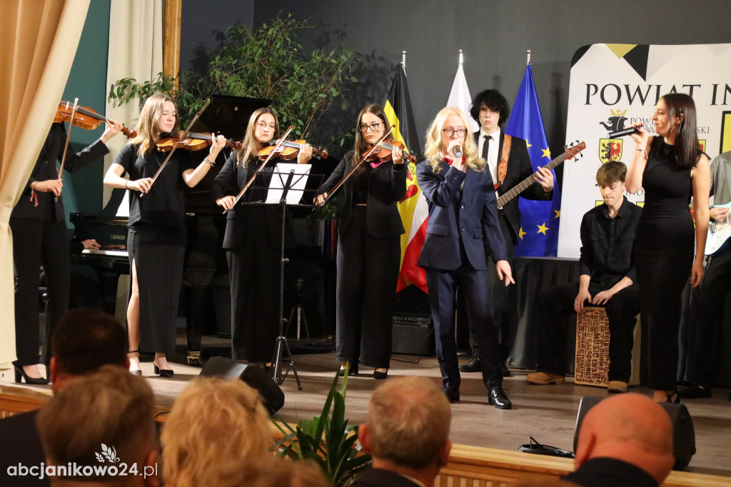 Nagrody starosty dla nauczycieli i dyrektorów szkół powiatowych [ZDJĘCIA]