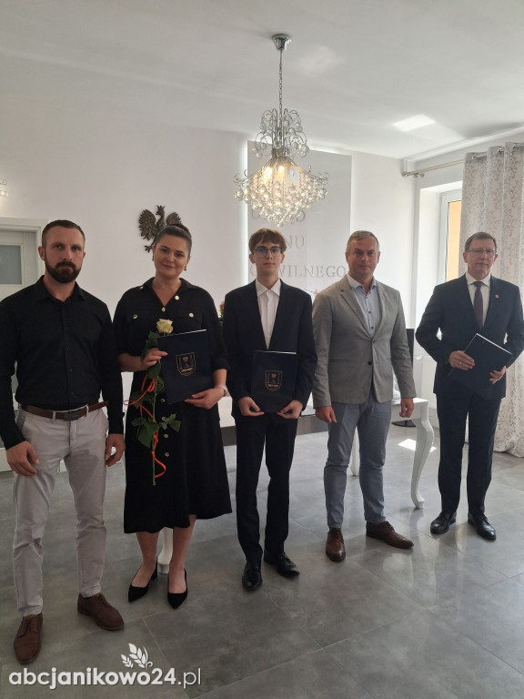 Stypendia za osiągnięcia artystyczne, sportowe i naukowe wręczone w Janikowie