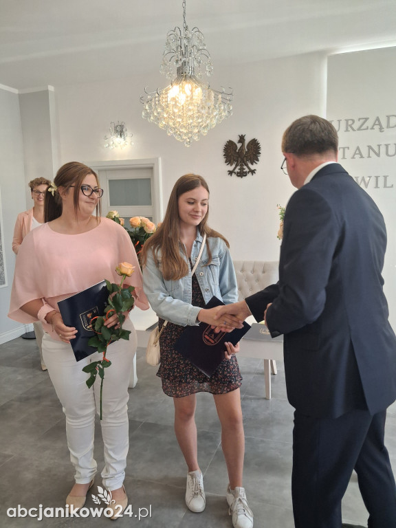 Stypendia za osiągnięcia artystyczne, sportowe i naukowe wręczone w Janikowie