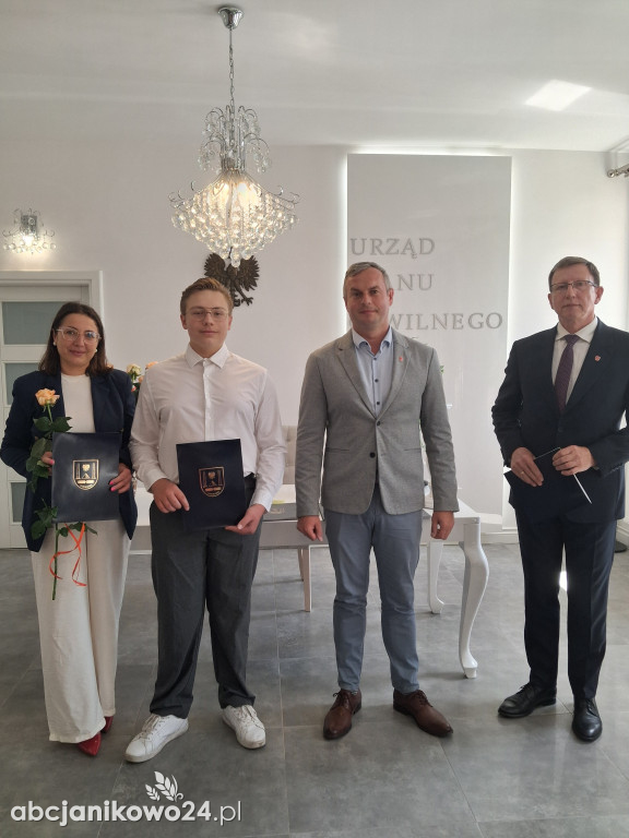 Stypendia za osiągnięcia artystyczne, sportowe i naukowe wręczone w Janikowie