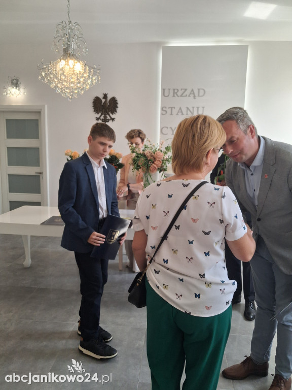 Stypendia za osiągnięcia artystyczne, sportowe i naukowe wręczone w Janikowie