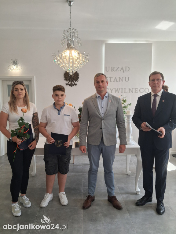 Stypendia za osiągnięcia artystyczne, sportowe i naukowe wręczone w Janikowie